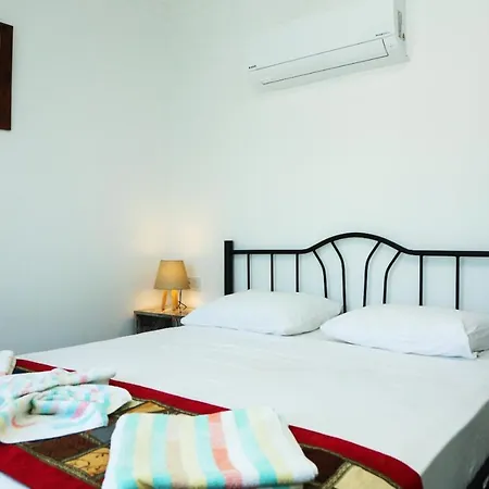 Villa-sleeps 9-parking-pool-bbq-hot Tub-pets Villa *