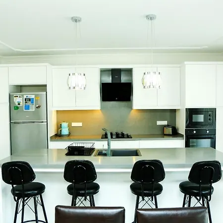 Villa-sleeps 9-parking-pool-bbq-hot Tub-pets Villa Dalyan
