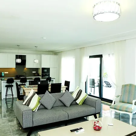 Villa-sleeps 9-parking-pool-bbq-hot Tub-pets