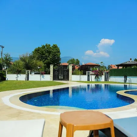 Villa-sleeps 9-parking-pool-bbq-hot Tub-pets *