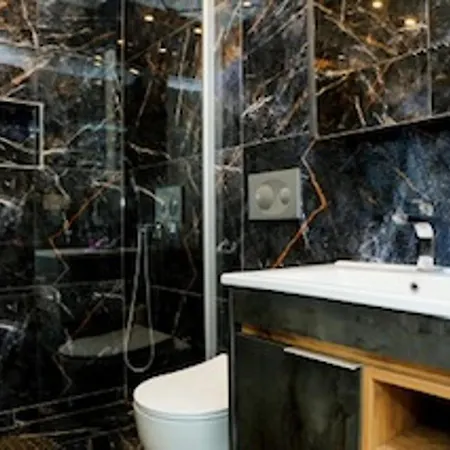 Villa-sleeps 9-parking-pool-bbq-hot Tub-pets