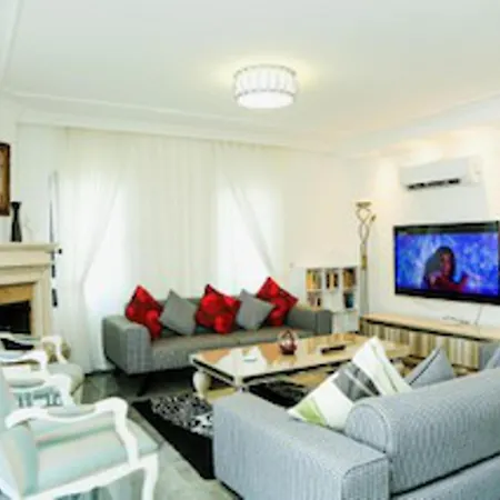 Villa-sleeps 9-parking-pool-bbq-hot Tub-pets Villa *