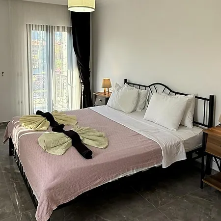 Villa-sleeps 9-parking-pool-bbq-hot Tub-pets Villa