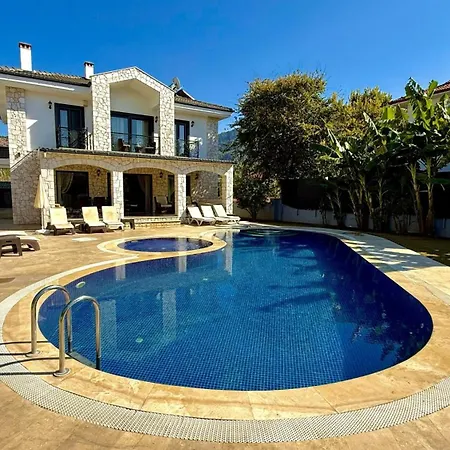 Villa Villa-sleeps 9-parking-pool-bbq-hot Tub-pets