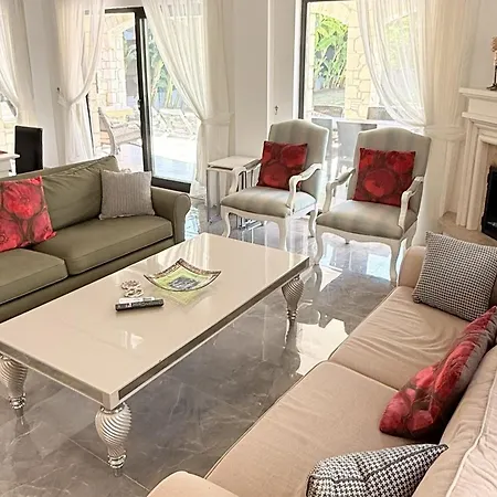 Villa-sleeps 9-parking-pool-bbq-hot Tub-pets Villa Dalyan