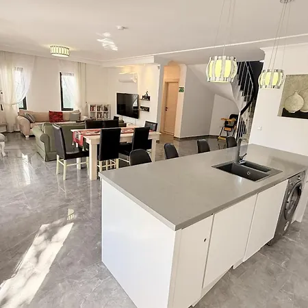 Villa-sleeps 9-parking-pool-bbq-hot Tub-pets * Dalyan