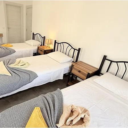 Villa-sleeps 9-parking-pool-bbq-hot Tub-pets Villa Dalyan