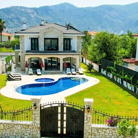 Villa Villa-sleeps 9-parking-pool-bbq-hot Tub-pets *