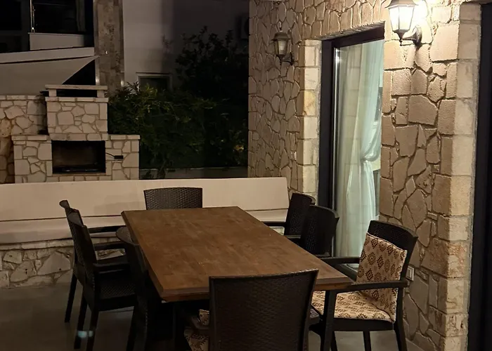 Villa-sleeps 9-parking-pool-bbq-hot Tub-pets Villa Dalyan