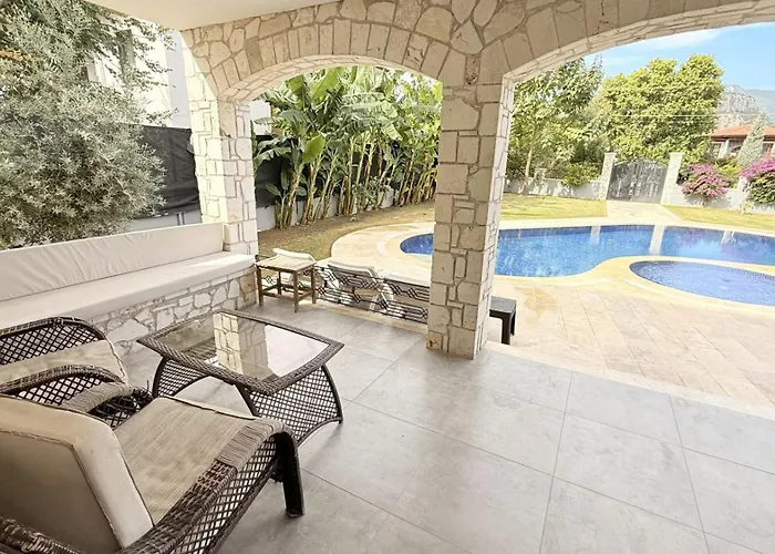 Villa-sleeps 9-parking-pool-bbq-hot Tub-pets Villa Dalyan