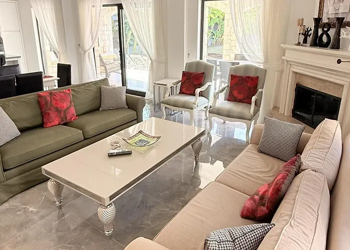 Villa-sleeps 9-parking-pool-bbq-hot Tub-pets Villa Dalyan