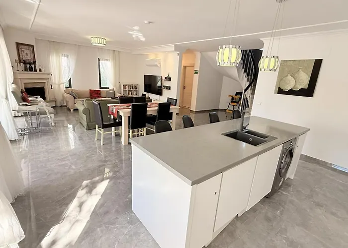 Villa-sleeps 9-parking-pool-bbq-hot Tub-pets * Dalyan