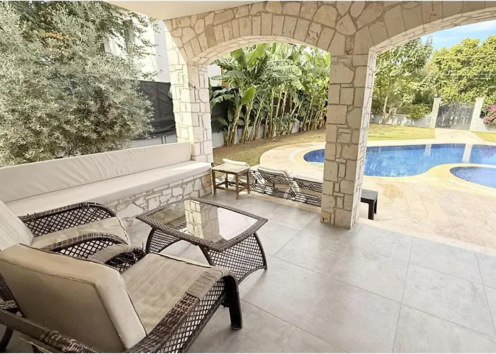 Villa Villa-sleeps 9-parking-pool-bbq-hot Tub-pets *