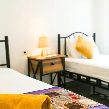 Villa-sleeps 9-parking-pool-bbq-hot Tub-pets דליאן