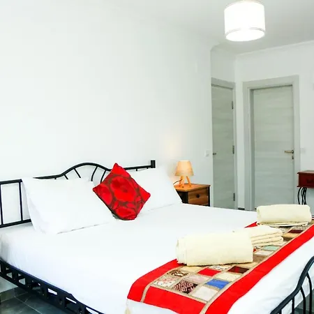 Villa-sleeps 9-parking-pool-bbq-hot Tub-pets Βίλα