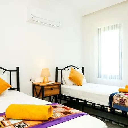 Villa-sleeps 9-parking-pool-bbq-hot Tub-pets Βίλα Dalyan