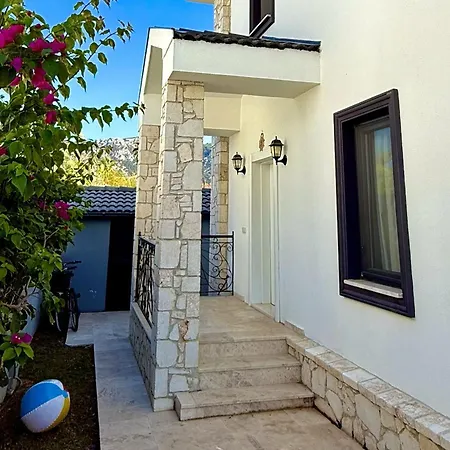 Villa-sleeps 9-parking-pool-bbq-hot Tub-pets Villa Dalyan