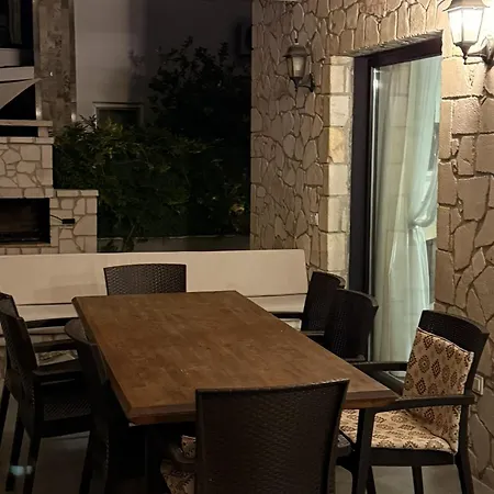 Villa-sleeps 9-parking-pool-bbq-hot Tub-pets Vilă Dalyan