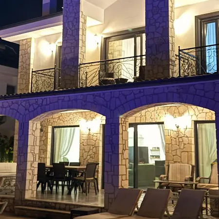 Villa Villa-sleeps 9-parking-pool-bbq-hot Tub-pets
