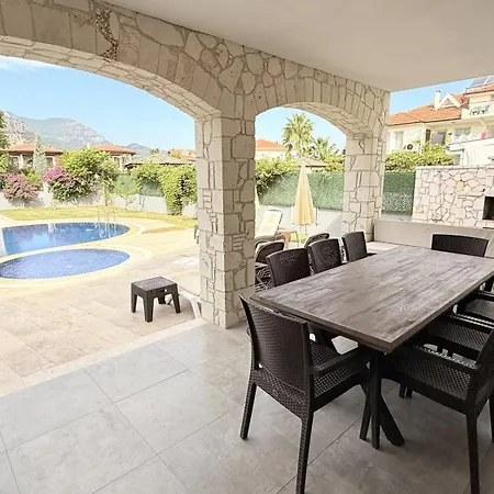 וילה Villa-sleeps 9-parking-pool-bbq-hot Tub-pets *
