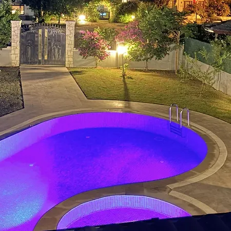 Villa-sleeps 9-parking-pool-bbq-hot Tub-pets Dalyan
