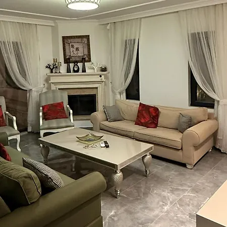 Villa-sleeps 9-parking-pool-bbq-hot Tub-pets Vilă