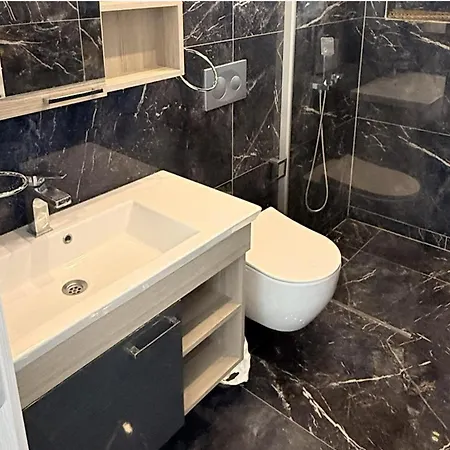 Villa-sleeps 9-parking-pool-bbq-hot Tub-pets Βίλα Dalyan