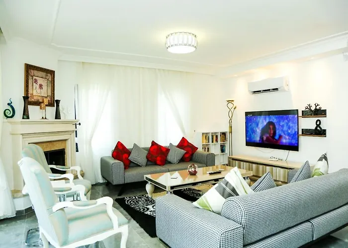 Villa-sleeps 9-parking-pool-bbq-hot Tub-pets *