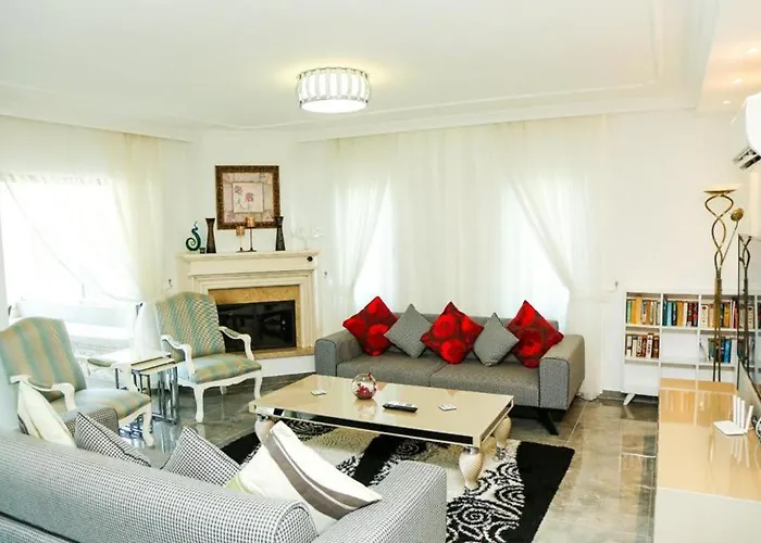 Villa-sleeps 9-parking-pool-bbq-hot Tub-pets *