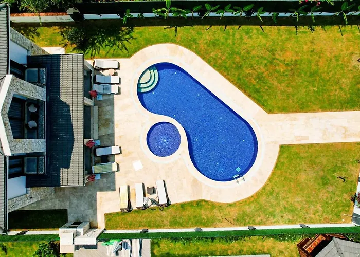 Villa-sleeps 9-parking-pool-bbq-hot Tub-pets 达利安