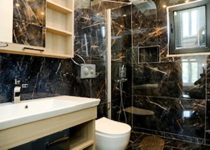 Villa-sleeps 9-parking-pool-bbq-hot Tub-pets