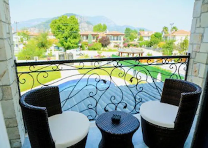 Villa-sleeps 9-parking-pool-bbq-hot Tub-pets *