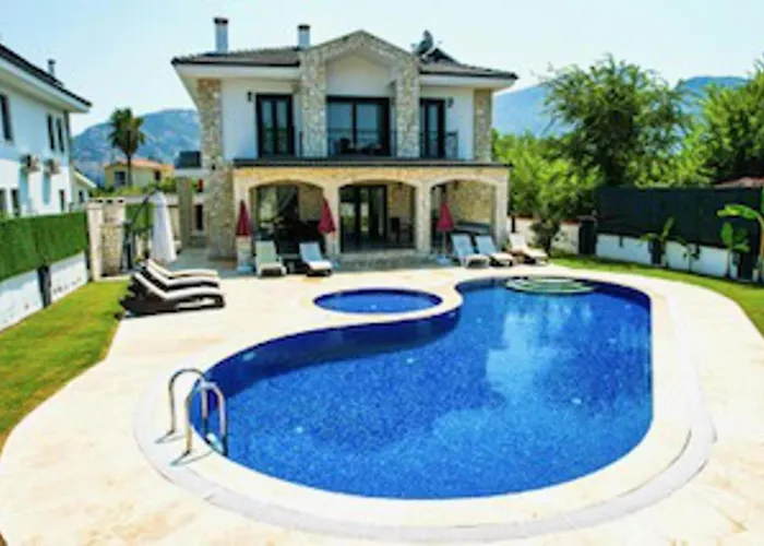 Villa-sleeps 9-parking-pool-bbq-hot Tub-pets 达利安