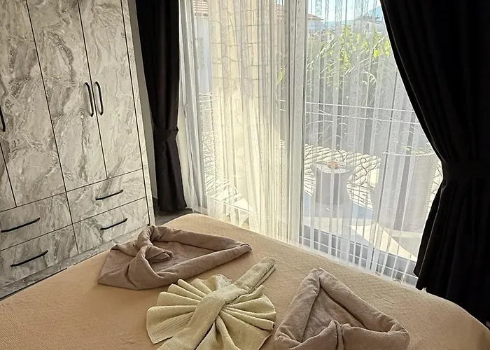 别墅 Villa-sleeps 9-parking-pool-bbq-hot Tub-pets *