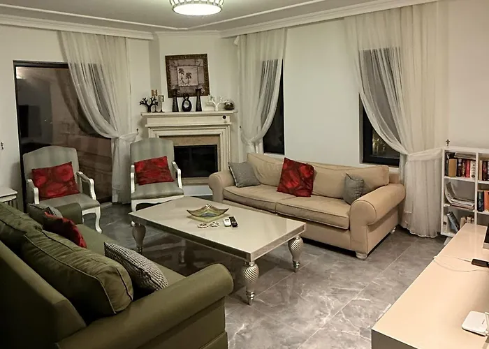 Villa-sleeps 9-parking-pool-bbq-hot Tub-pets 别墅