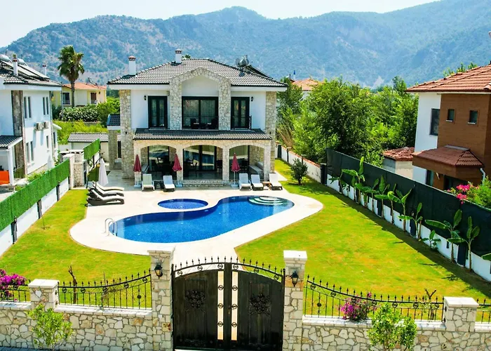 别墅 Villa-sleeps 9-parking-pool-bbq-hot Tub-pets *